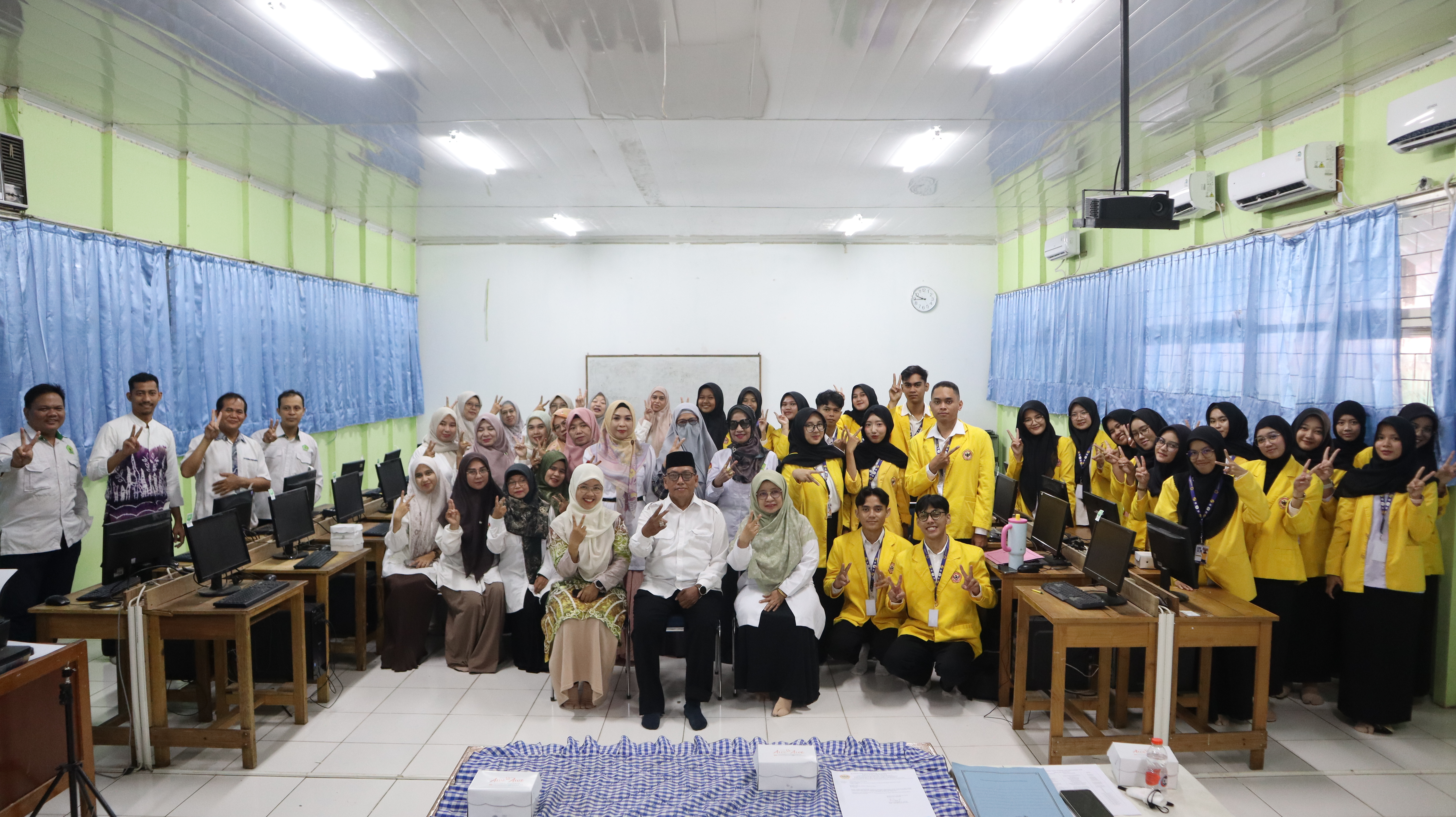MAN 2 Kota Banjarmasin Sambut Duapuluh Lima Mahasiswa Asistensi Mengajar FKIP ULM