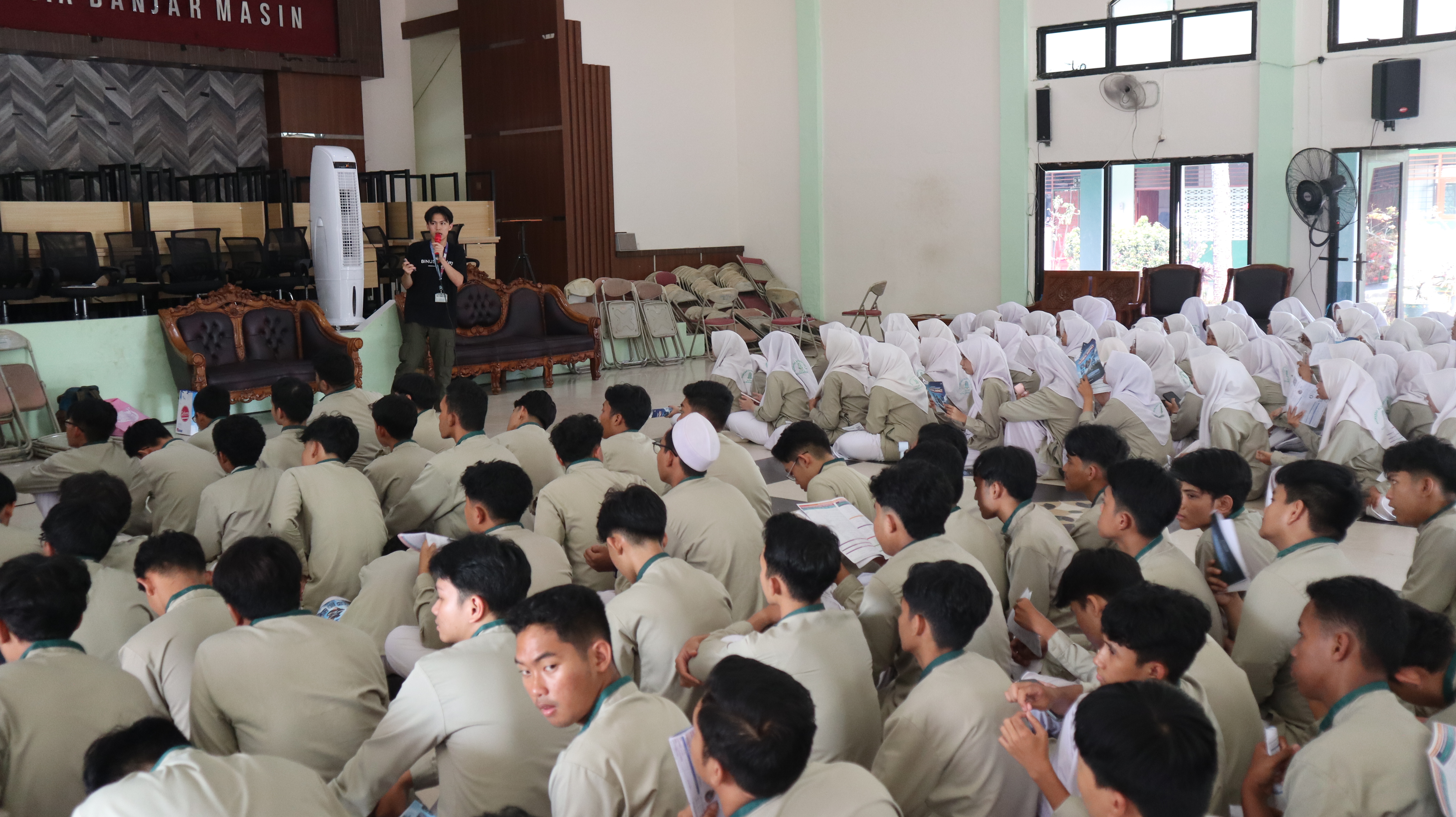 BINUS University Kenalkan Jalur Kuliah dan Beasiswa kepada Murid MAN 2 Kota Banjarmasin